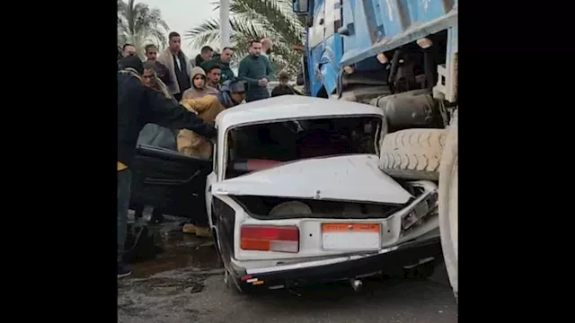 تصادم سيارة نقل وتاكسي