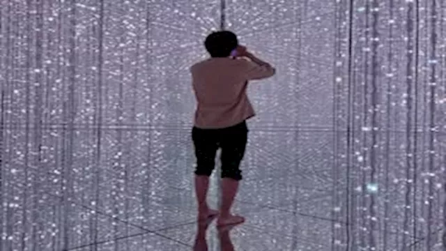 متحف ياباني يمع دخول الزوار بالأحذية