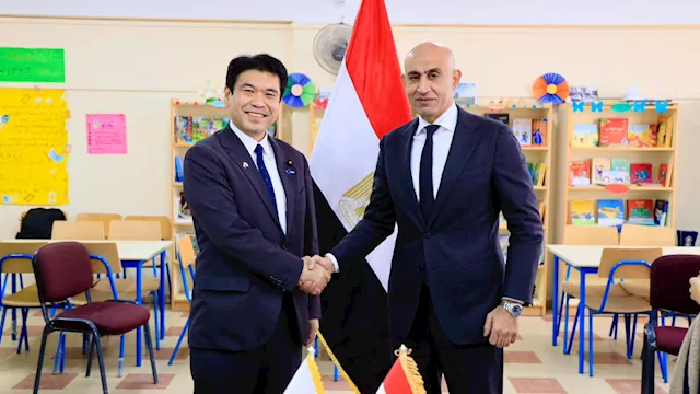 وزير التعليم الياباني يتفقد المدرسة المصرية اليابا
