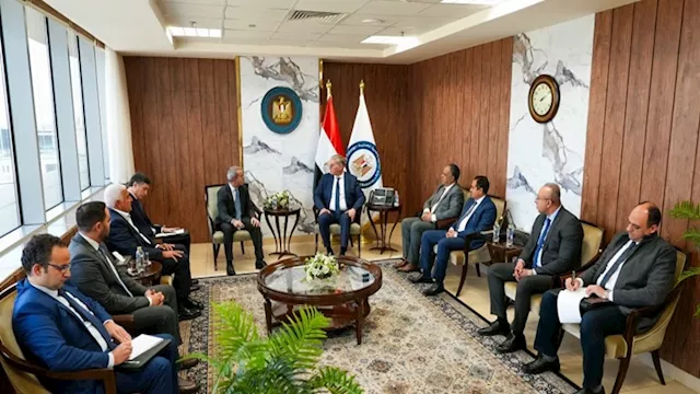 وزير البترول يبحث مع إيني الإيطالية زيادة إنتاج ال