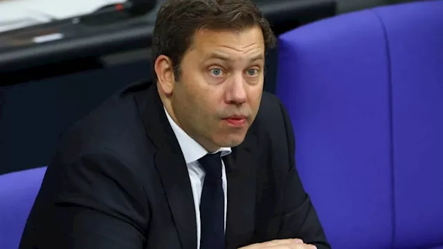 لارس كلينجبايل وزير المالية ونائب المستشار الألمان