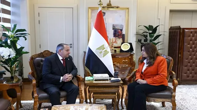 وزيرة التنمية المحلية تتابع مع محافظ بورسعيد أعمال