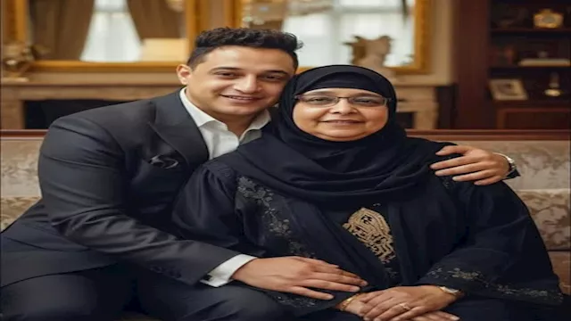 الفنان رضا البحراوي ووالدته