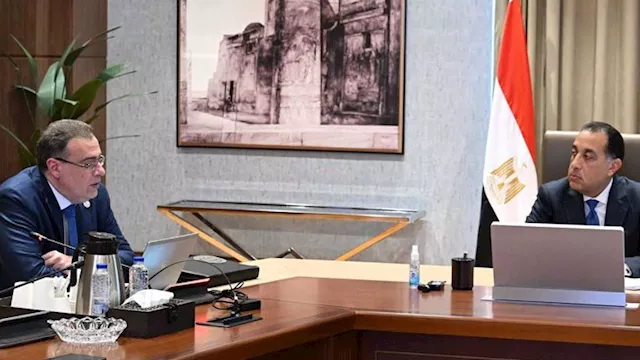 مدبولي يتابع مع رئيس جهاز التنظيم والإدارة عددا من