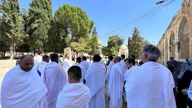 معتمرون أتراك يحرمون من المسجد الأقصى قبل توجههم إ