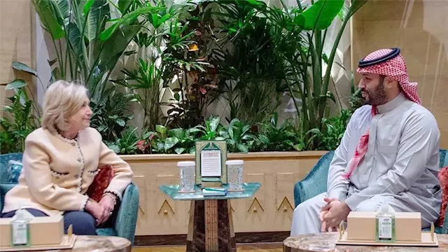 بن سلمان يستقبل هيلاري كلينتون في ''اليمامة''