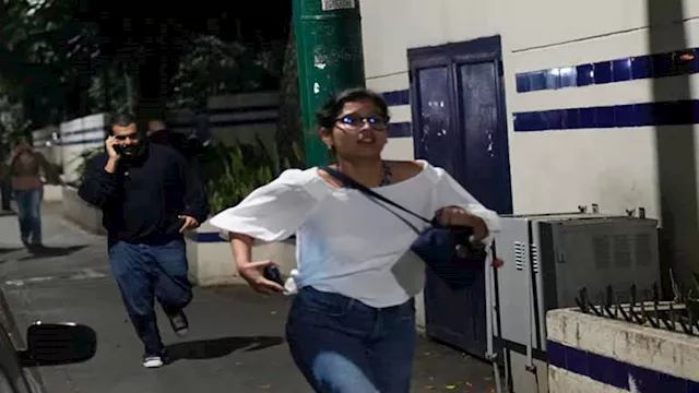 آثار الضربة الأمريكية على كاراكاس في فنزويلا 