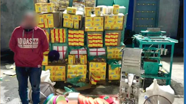 ضبط مالك مخزن بحوزته 7 ملايين قطعة ألعاب نارية