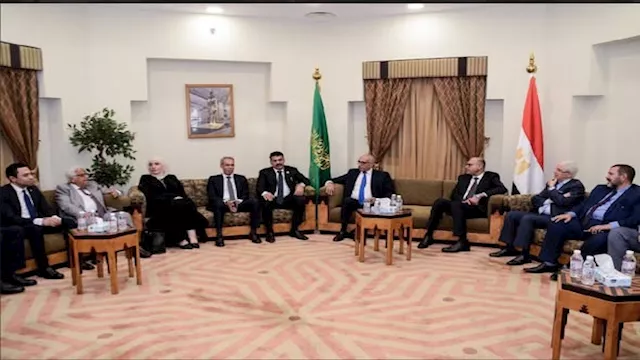 وزير العمل يبحث مع مستثمرين بجدة تعزيز استقدام الع