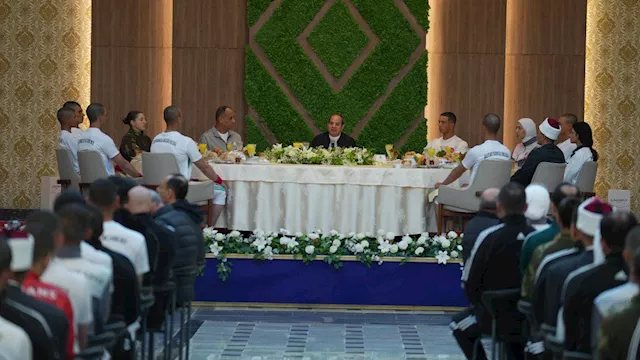 الرئيس السيسي مع طلاب الأكاديمية العسكرية