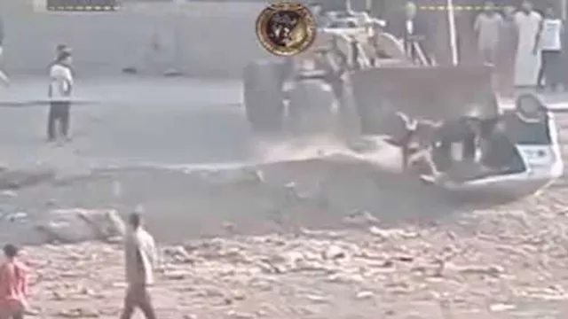 الداخلية تكشف ملابسات حادثة اصطدام لودر بمركبة توك