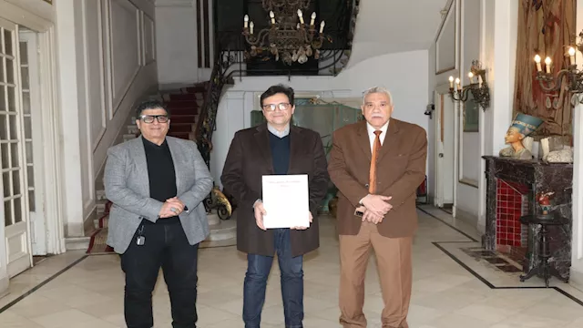 وزير الثقافة يلتقي صانع ناي شهير