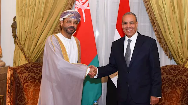 الدكتور بدر عبد العاطي ونظيره العماني