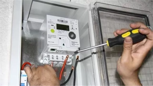 فني بـ''الكهرباء'' يتربح 73 مليون جنيه من تركيب عد