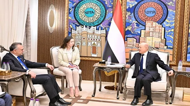 رشاد العليمي مع مستشار الرئيس الأمريكي دونالد ترام