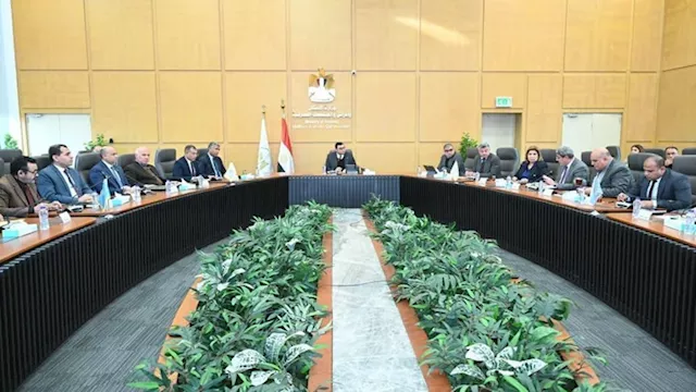 وزير الإسكان يتابع موقف مشروعات حياة كريمة لتطوير 