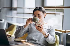 تنميل الجسم بعد شرب القهوة- هل له دلالات خطيرة؟         