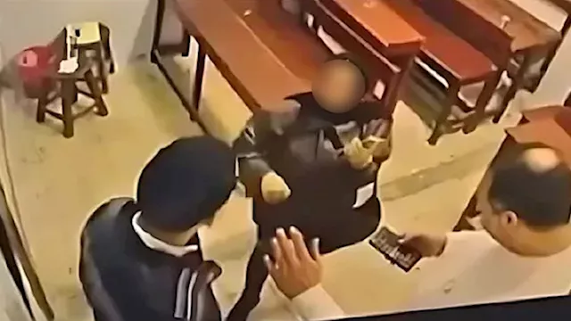 فتاة البحيرة