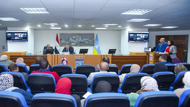 محافظة الإسكندرية تناقش مواجهة مخاطر المناخ