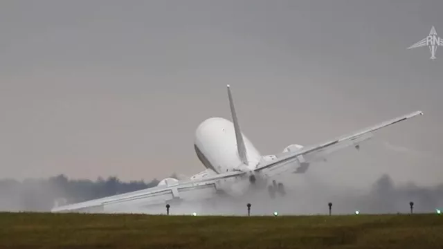 طائرة ركاب تشيكية تنجو من كارثة محققة قرب براغ