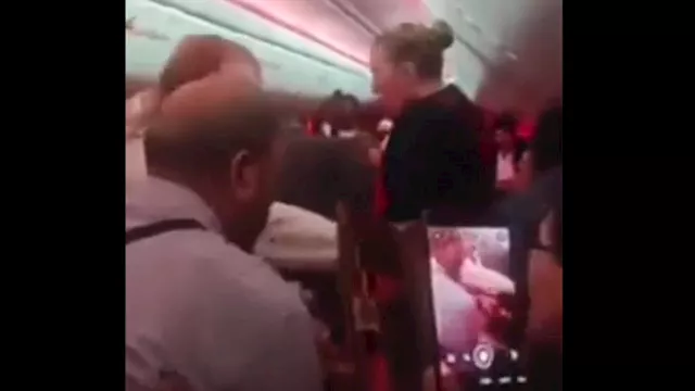  شجار عنيف يجبر طائرة تركية متجهة لبريطانيا على ال