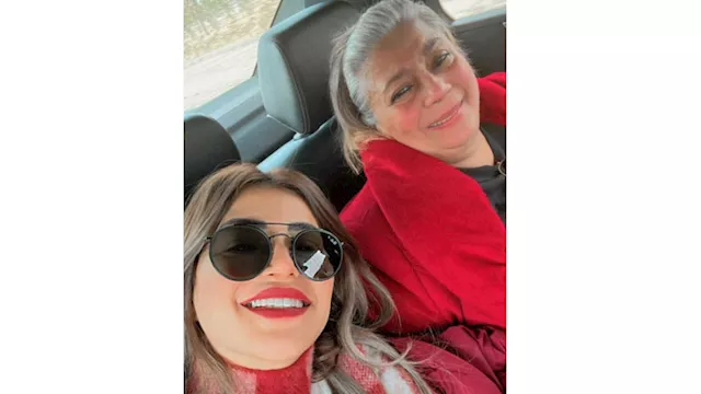 منة فضالي تنشر صورة تجمعها بوالدتها