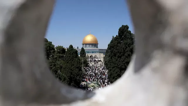 مسجد قبة الصخرة بباحة الأقصى