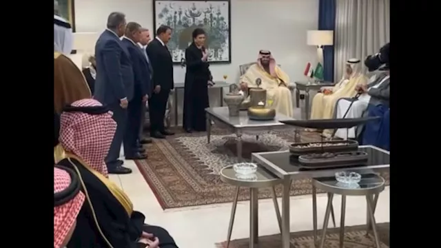 سعوديون في سفارة العراق بالرياض