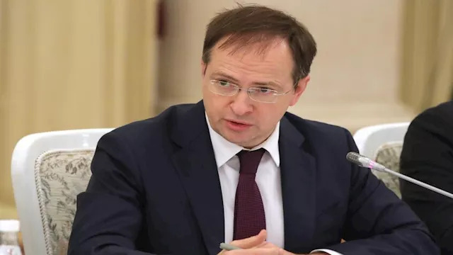 رئيس الوفد فلاديمير ميدنسكي مساعد الرئيس الروسي