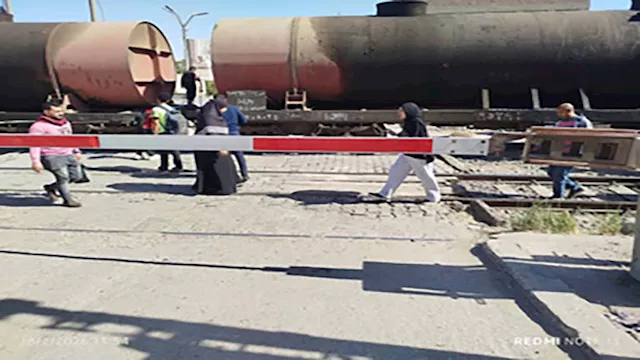 خروج عربة من قطار بضائع عن القضبان