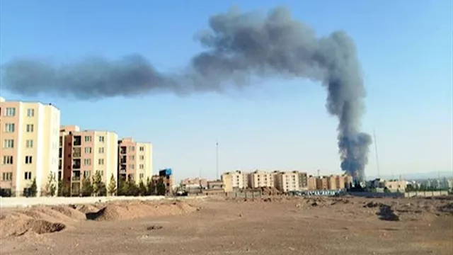  اندلاع حريق ضخم في منطقة ''باراند'' قرب طهران