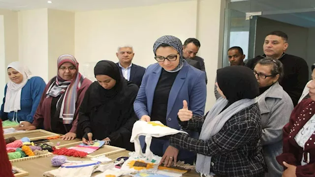 محافظ الوادي الجديد تتابع البرامج التدريبية الحرفي