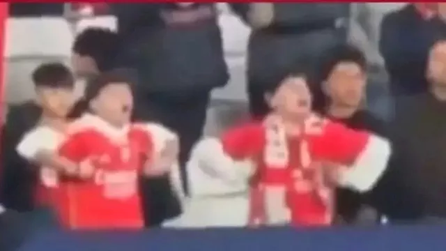 بنفيكا يحقق مع مشجعيه بعد عنصريتهم تجاه فينيسيوس ج