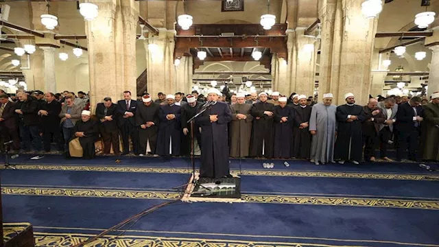 صلاة العشاء والتراويح بالجامع الأزهر