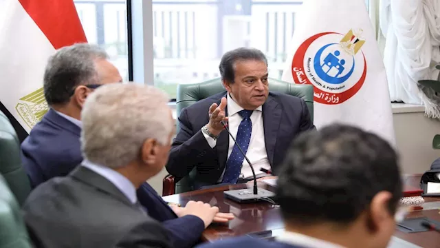 الدكتور خالد عبدالغفار خلال الإجتماع