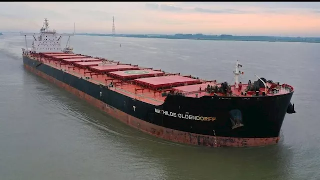 ميناء شرق بورسعيد يستقبل ثالث أكبر سفينة صب جاف