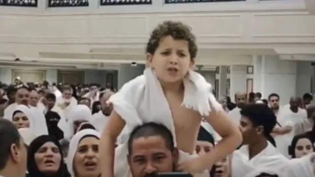 طفل مصري يبهر المعتمرين بصوته الشجي في الدعاء بين 