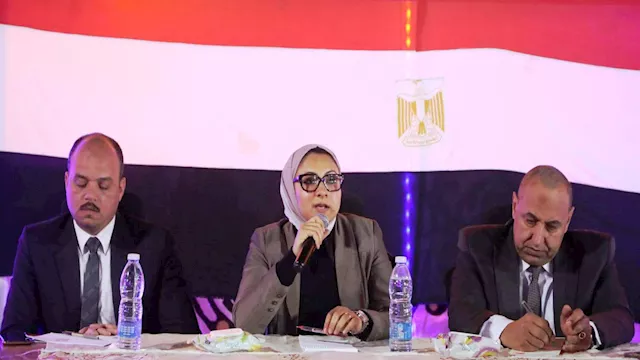 محافظ الوادي الجديد تلتقي أهالي قرية بغداد بمركز ب