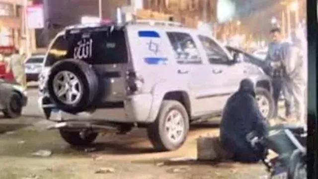 سيارة بعلم إسرائيل في كرداسة