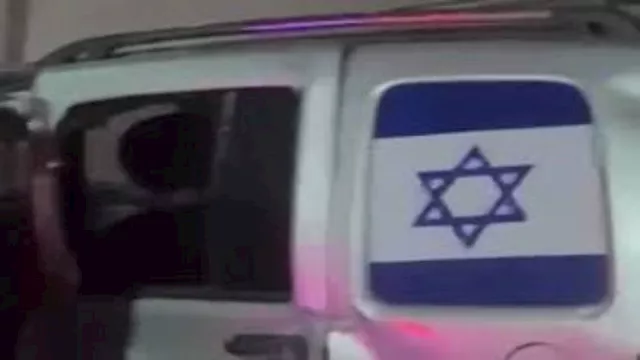 سيارة تحمل علم إسرائيل في كرداسة