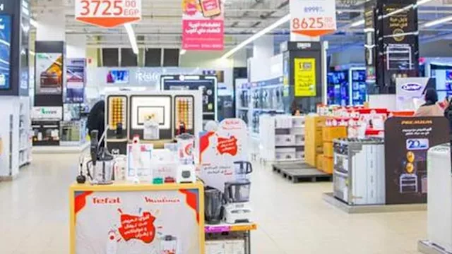 القطاع الخاص بمصر يعود للانكماش في يناير لهذا السب