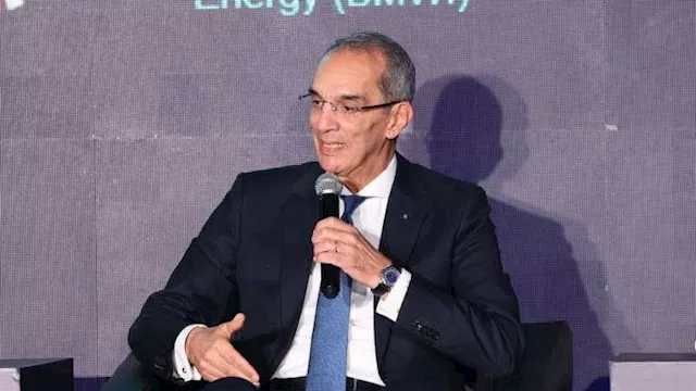 عمرو طلعت وزير الاتصالات وتكنولوجيا المعلومات