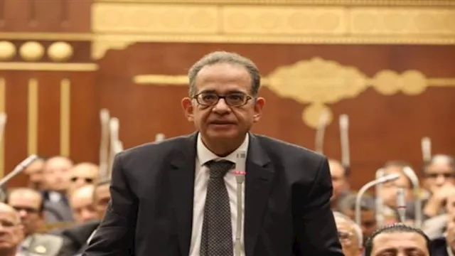 النائب الدكتور طارق عبدالعزيز