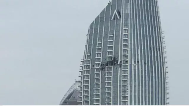 ثقب كبير في برج بدبي