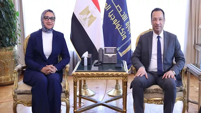 وزير الاتصالات ومحافظ الوادي الجديد يبحثان تطوير ا