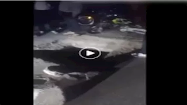 سقوط دراجة نارية داخل بالوعة