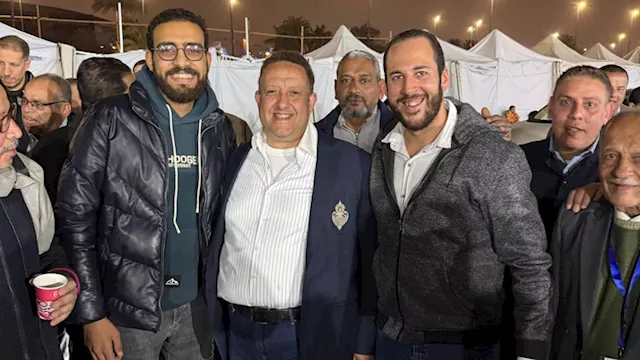 نقيب المهندسين الجديد برفقة داعميه في انتخابات الن