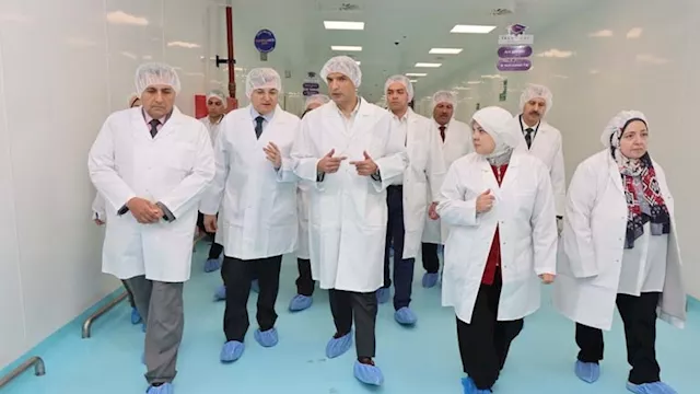 وزير الصناعة يتفقد مصنع ''آمون للأدوية'' بالعبور