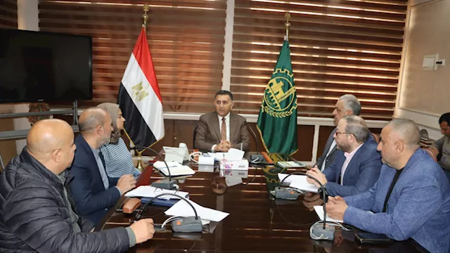 محافظ القليوبية يبحث إنهاء عشوائية السوزوكي والتوك