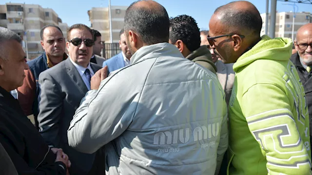 محافظ بورسعيد خلال حديثه مع السائقين